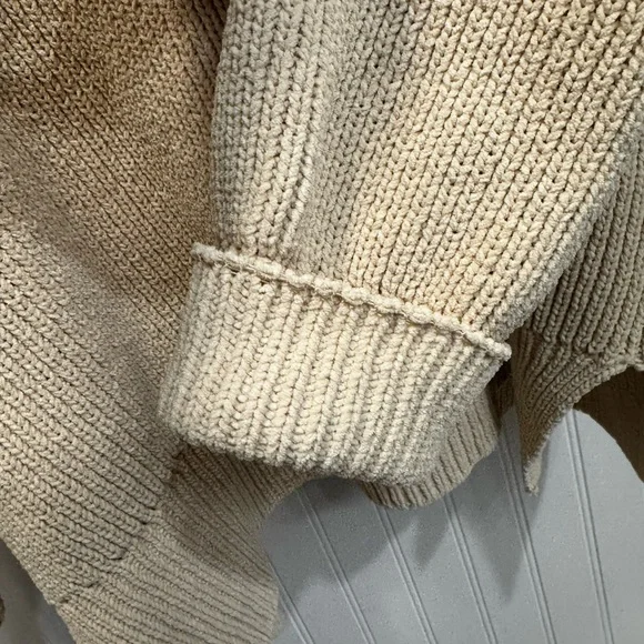 Abercrombie & Fitch Cozy Cream Sweater - Picture 7 of 10